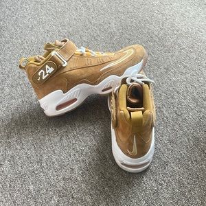 Never worn brand new I can’t fit .